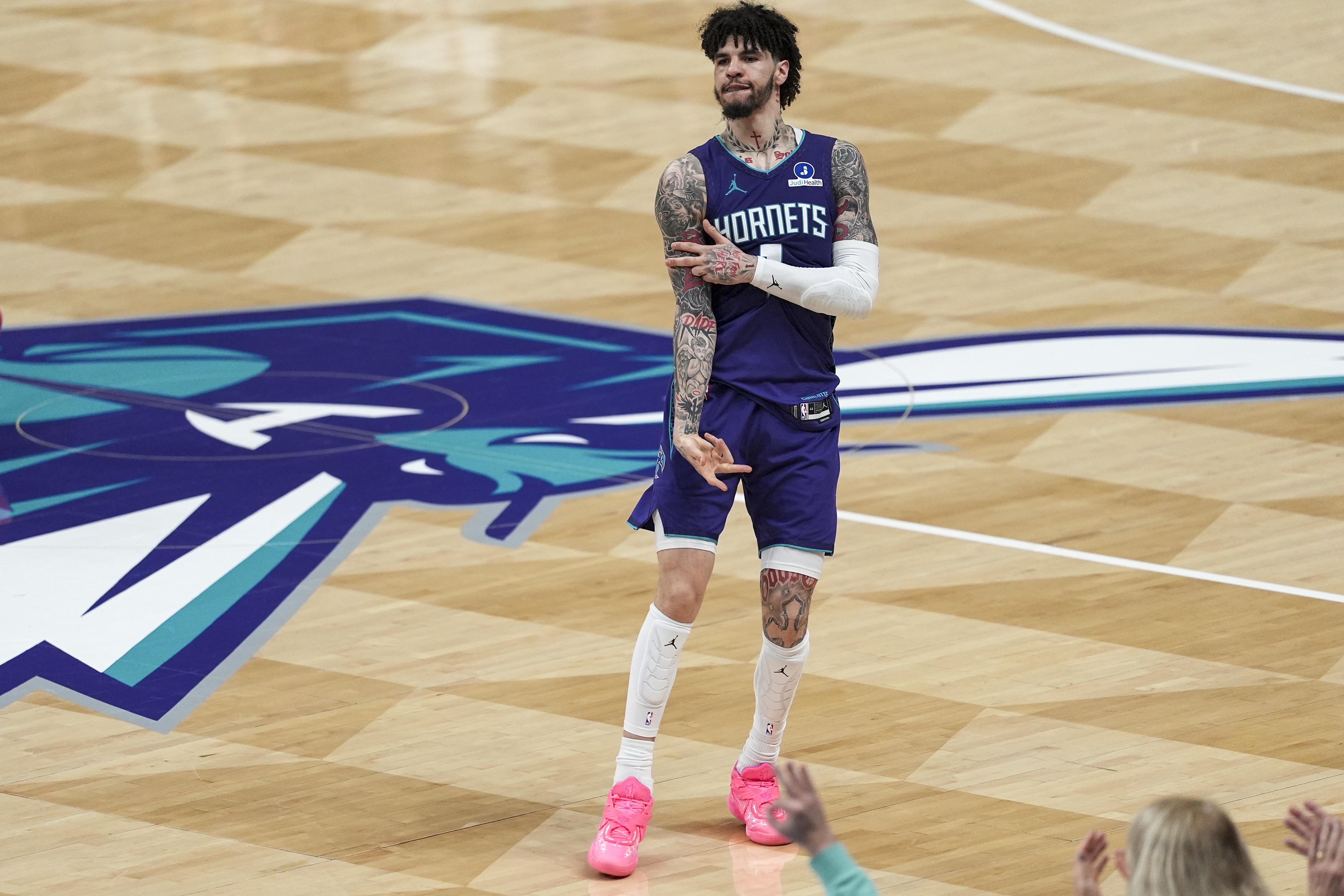 Kaiyun官网-不得了哦！黄蜂近19战16胜 连续6场至少赢15+比肩17-18赛季勇士